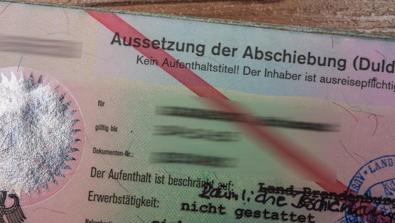 Ausweis eines Asylbewerbers. Ausweis eines Asylbewerbers.