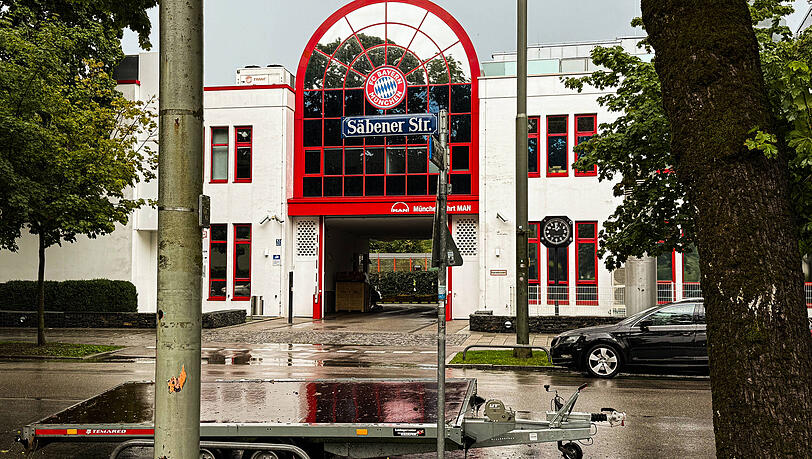 Seit den Anfängen in den 1940er-Jahren haben sich die Schaltzentrale und das Trainingsgelände in der Säbener Straße zu einer hochmodernen Sportanlage entwickelt. Seit den Anfängen in den 1940er-Jahren haben sich die Schaltzentrale und das Trainingsgelände in der Säbener Straße zu einer hochmodernen Sportanlage entwickelt.