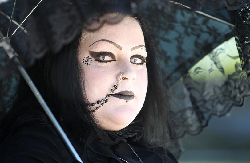 Schrill, wild, skurril: So ausgeflippt gehts beim Wave-Gotik-Treffen in Leipzig zu! Die besten Bilder zum Durchklicken!