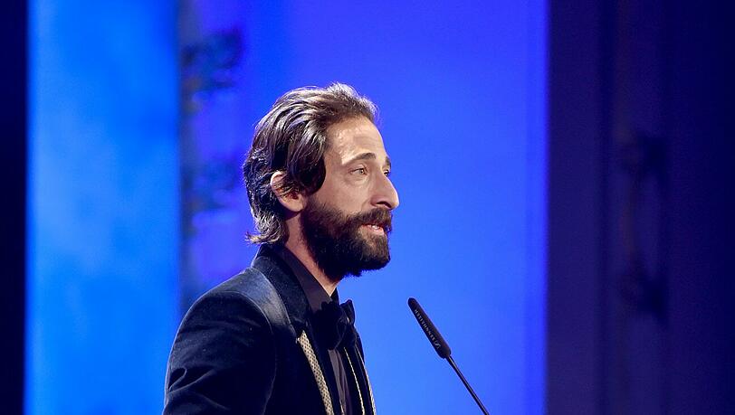 Adrian Brody bekam den Oscar 2002 mit 29 Jahren. Seit über 10 Jahren ist er der jüngste Oscargewinner. Adrian Brody bekam den Oscar 2002 mit 29 Jahren. Seit über 10 Jahren ist er der jüngste Oscargewinner.