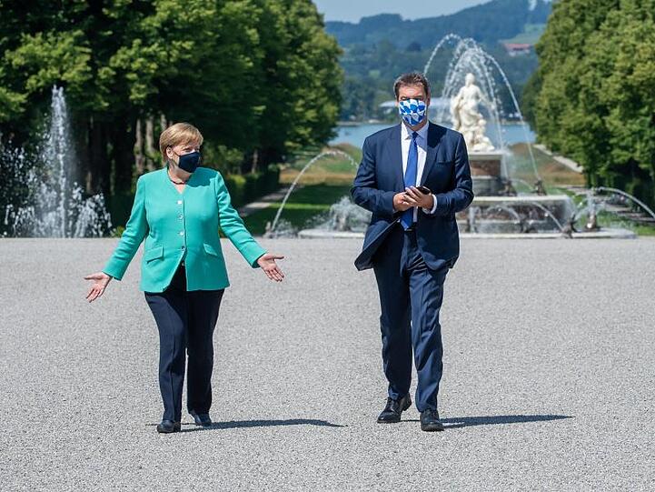Markus Söder (CSU), Ministerpräsident von Bayern, und Bundeskanzlerin Angela Merkel (CDU). Foto: Peter Kneffel/dpa/Pool/dpa