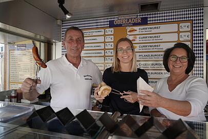Irene und Alfred Oberlader, Wurstbraterei Oberlader. Irene und Alfred Oberlader, Wurstbraterei Oberlader.