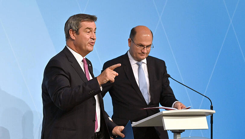 Bayerns Ministerpräsident Markus Söder (li.) und sein Finanzminister Albert Füracker (CSU) äußerten sich bisher nicht zu den Vorwürfen. Bayerns Ministerpräsident Markus Söder (li.) und sein Finanzminister Albert Füracker (CSU) äußerten sich bisher nicht zu den Vorwürfen.