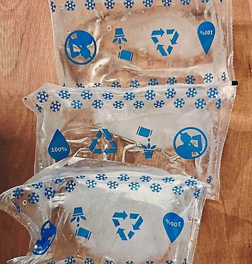 Zum Kühlen: die recycelbaren Wassereispacks.