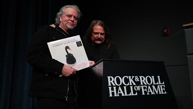 Besonderer Moment für Leslie Mandoki in der Rock & Roll Hall Of Fame.