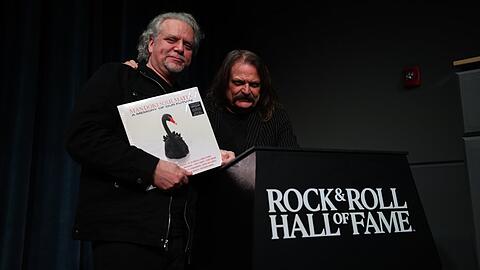 Besonderer Moment für Leslie Mandoki in der Rock & Roll Hall Of Fame.