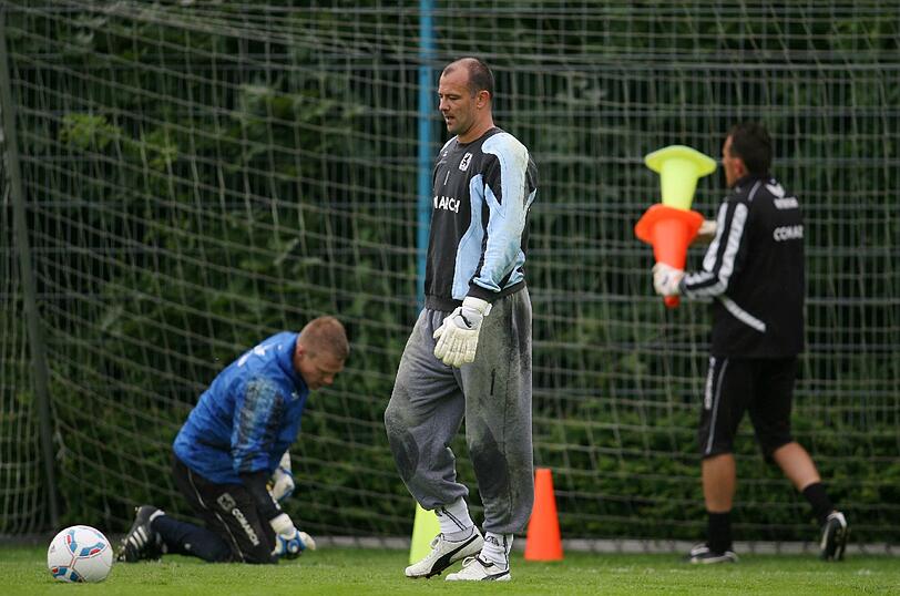 Die Löwen legen sich in Maria Taferl ordentlich ins Zeug: Bankdrücken, Übungen am Gummiseil, Lauftraining - die Bilder aus dem Trainingslager.