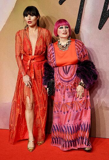 Zandra Rhodes und Grace Woodward.