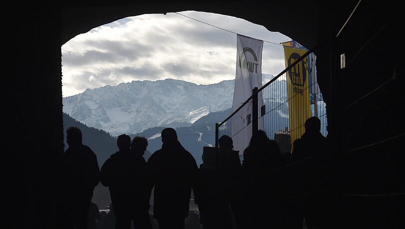 Besuchstag in der Tunnelröhre bei Oberau im Landkreis Garmisch-Partenkirchen. Die Bilder. Besuchstag in der Tunnelröhre bei Oberau im Landkreis Garmisch-Partenkirchen. Die Bilder.
