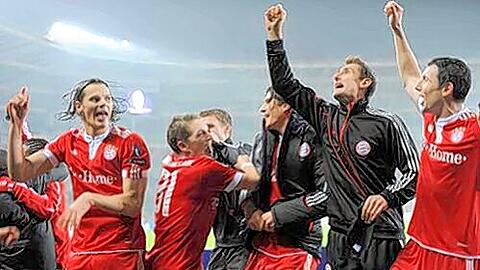 Die Bayern-Stars beim Schluss-Jubel in  Turin.