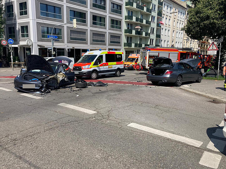 Der zerstörte Tesla.