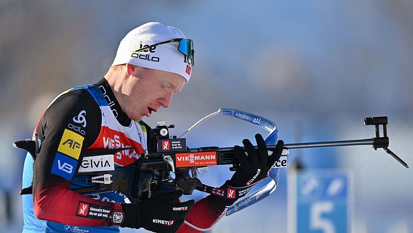 Johannes Thingnes Boe aus Norwegen am Schießstand.