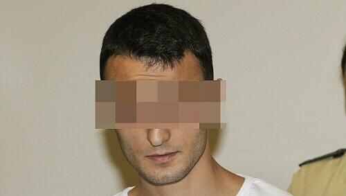 Er hat sich seine Zukunft verbaut: am Dienstag wird Serkan (21) verurteilt. Der Staatsanwalt forderte 12 Jahre Haft wegen versuchten Mordes. Er hat sich seine Zukunft verbaut: am Dienstag wird Serkan (21) verurteilt. Der Staatsanwalt forderte 12 Jahre Haft wegen versuchten Mordes.