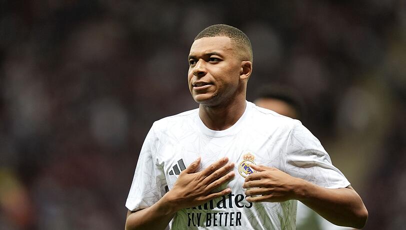 Kylian Mbappé hat sich im Streit um Gehaltszahlungen von PSG durchgesetzt (Archivbild).