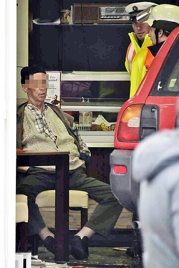 Ein 70-Jähriger verwandelte eine Bäckerei in Haar kurzerhand zu einem Drive In.