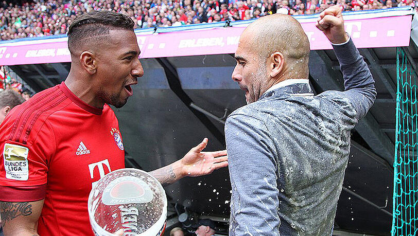 Der Titel 2015: Jerome Boateng (links) verpasst Pep Guardiola die obligatorische Weißbierdusche... Der Titel 2015: Jerome Boateng (links) verpasst Pep Guardiola die obligatorische Weißbierdusche...