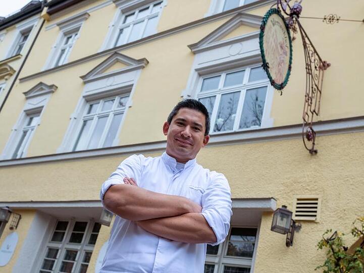 Tohru Nakamura, Küchenchef des Münchner Restaurants "Werneckhof". Foto: Peter Kneffel/dpa