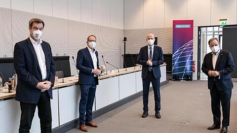 Markus Söder (l-r), Alexander Dobrindt, Ralph Brinkhaus und Armin Laschet bei der Klausurtagung im Bundestag.