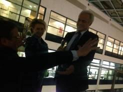 "Erst Maut zahlen, dann kommen Sie durch": Armin Laschet (NRW-CDU) macht Witze mit Bundesverkehrsminister Peter Ramsauer (CSU). Gilt Bayern etwa als Ausland? In der Mitte: Ursula von der Leyen