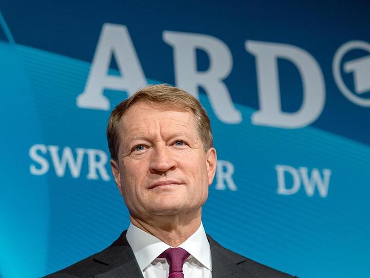 Ulrich Wilhelm nimmt an einer Pressekonferenz teil. Foto: Peter Kneffel/dpa/Archivbild