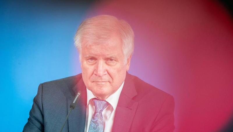 Bundesinnenminister Horst Seehofer: "Werde alles in die Wege leiten, um intelligente Kontrollen an der Grenze vorzunehmen." Bundesinnenminister Horst Seehofer: "Werde alles in die Wege leiten, um intelligente Kontrollen an der Grenze vorzunehmen."