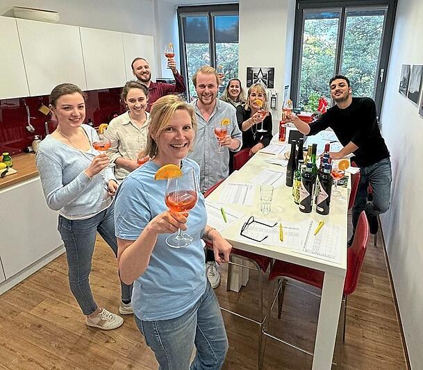 Das AZ-Team Politik/Nachrichten beim Getränke-Test. Das AZ-Team Politik/Nachrichten beim Getränke-Test.