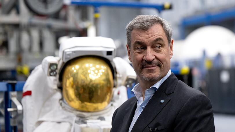 Bei der NASA in Houston f&uuml;hlt sich Weltraum-Fan S&ouml;der sichtlich wohl.