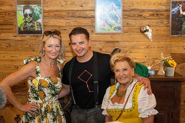 Monika Gruber (li.) und Andreas Gabalier sind gut befreundet – auf und neben der Bühne. Monika Gruber (li.) und Andreas Gabalier sind gut befreundet – auf und neben der Bühne.