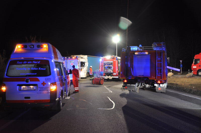 Auf der B12 bei Seibersdorf ereignete sich ein tödlicher Unfall.