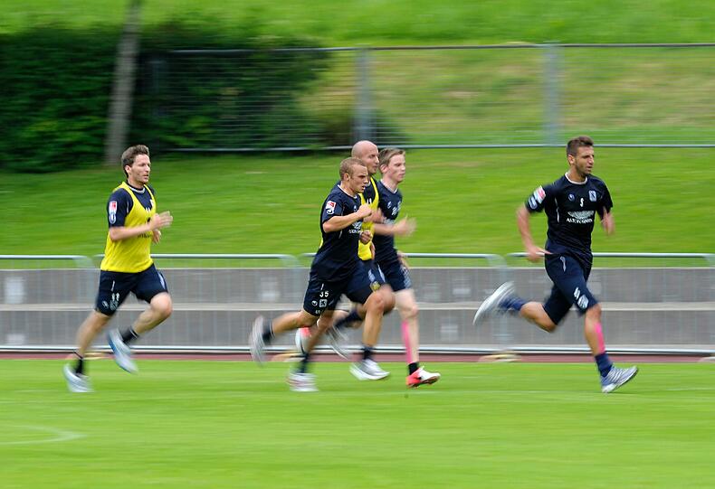 Sprinten steht bei den Löwen auf dem Programm: So hart schuften die Spieler im Trainingslager in Oberstaufen.