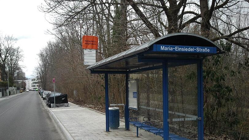 Nur für Einsiedler? Die überflüssige Haltestelle des 135er-Bus in Thalkirchen. Nur für Einsiedler? Die überflüssige Haltestelle des 135er-Bus in Thalkirchen.