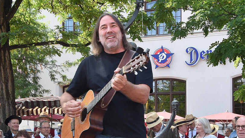 SPD-Stadtrat und Liedermacher Roland Hefter ist mit der Bandbewertung durch das M&uuml;nchner Kulturreferat unzufrieden.