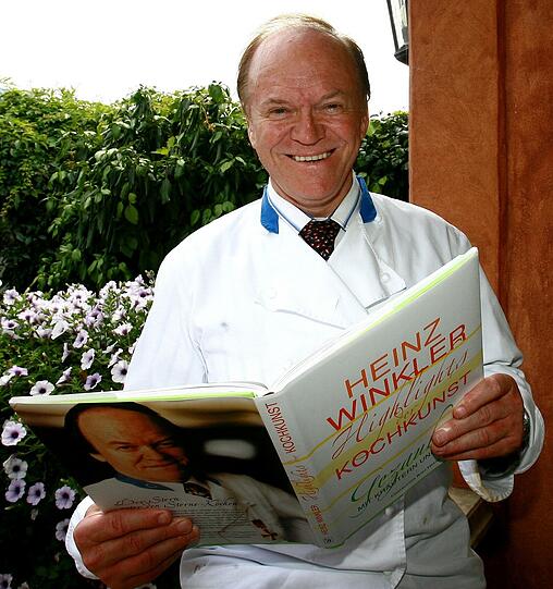 Er ist einer der besten Köche des Landes, weit über die Grenzen hinaus bekannt und ob seiner Kunst verehrt: Heinz Winkler, Chef der &bdquo;Residenz Heinz Winkler&ldquo; in Aschau im Chiemgau. Die Auszeichnungen des Zwei-Sterne-
Kochs lassen sich nicht mehr zählen. Eine Ehre, ihn in der Jury zu haben!