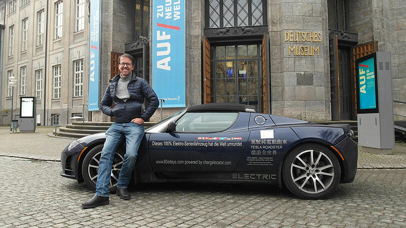 Zu den Ausstellungsstücken im Deutschen Museum gehört auch der Tesla Roadster des Kölners Rafael de Mestre, der damit um den Globus fuhr.