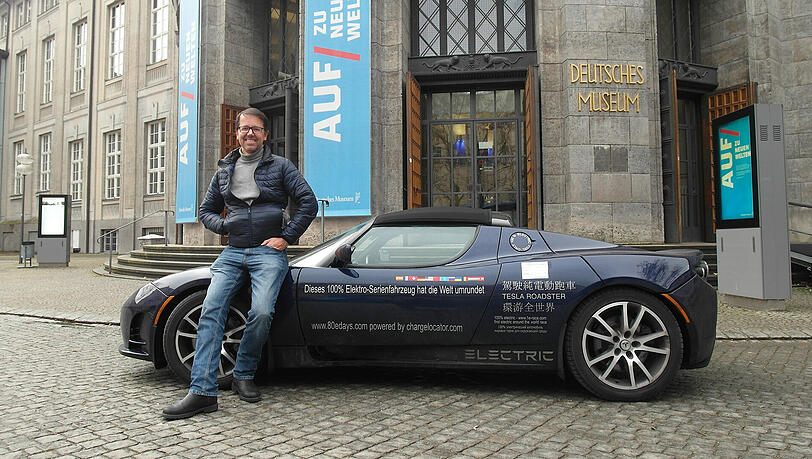 Zu den Ausstellungsstücken im Deutschen Museum gehört auch der Tesla Roadster des Kölners Rafael de Mestre, der damit um den Globus fuhr. Zu den Ausstellungsstücken im Deutschen Museum gehört auch der Tesla Roadster des Kölners Rafael de Mestre, der damit um den Globus fuhr.