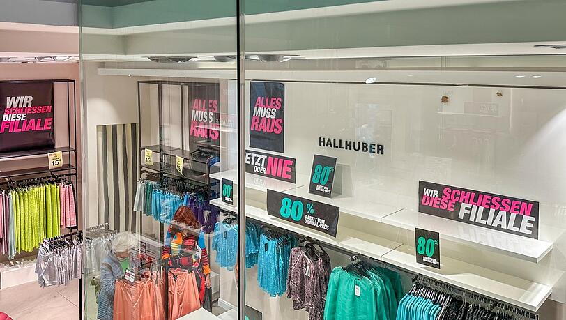 Die verbliebene Ware gibt's zu Schnäppchenpreisen. Die verbliebene Ware gibt's zu Schnäppchenpreisen.