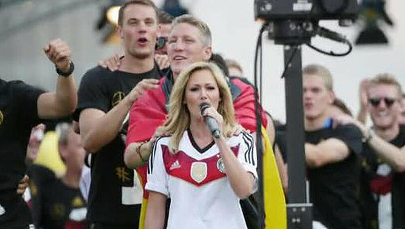 Helene Fischer heizt den WM-Helden ordentlich ein Helene Fischer heizt den WM-Helden ordentlich ein