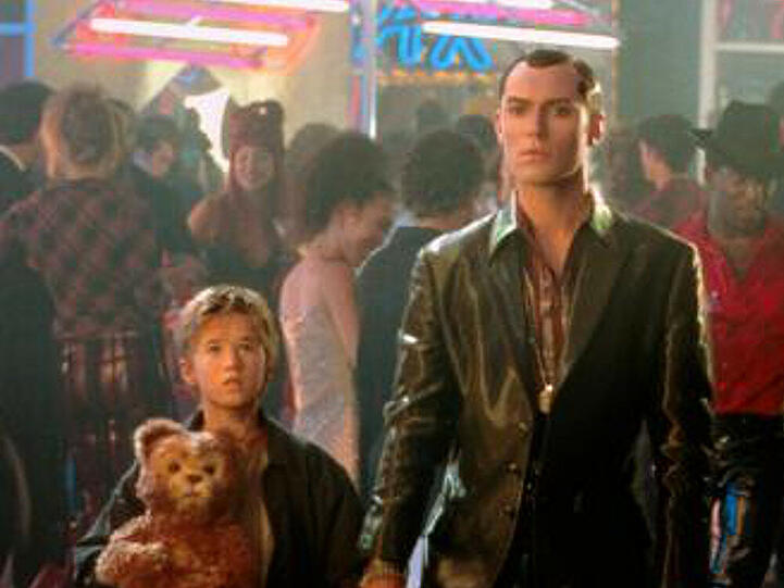 Haley Joel Osment (li.) und (Jude Law) in "A.I. - Künstliche Intelligenz"