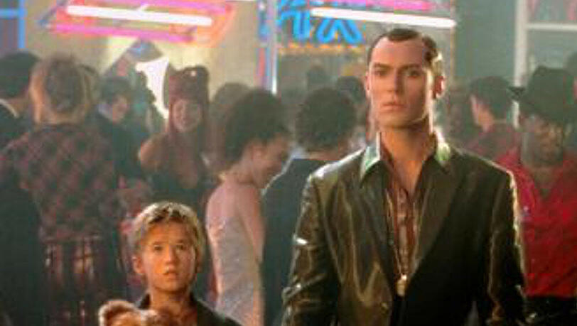 Haley Joel Osment (li.) und (Jude Law) in "A.I. - Künstliche Intelligenz" Haley Joel Osment (li.) und (Jude Law) in "A.I. - Künstliche Intelligenz"