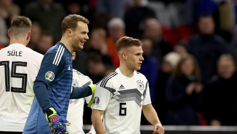 Happy: DFB-Keeper Manuel Neuer (l) feiert mit Joshua Kimmich den Sieg gegen die Niederlande. Happy: DFB-Keeper Manuel Neuer (l) feiert mit Joshua Kimmich den Sieg gegen die Niederlande.