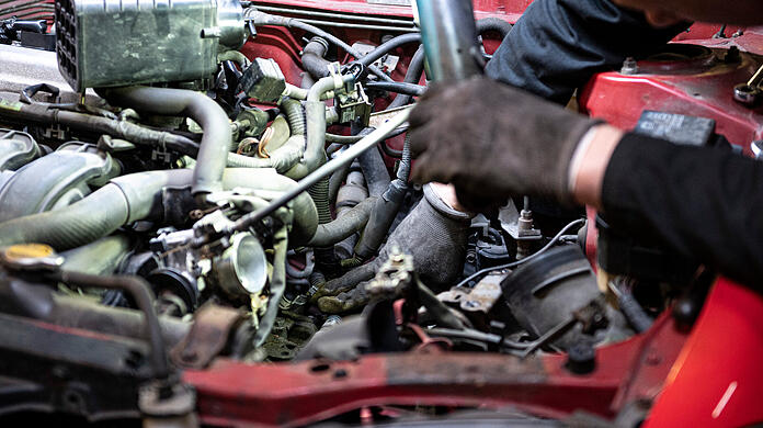 Die AZ hat drei Werkstätten besucht und sich erklären lassen, wo die Automechaniker Probleme sehen und warum sie trotzdem gerne an Pkw werkeln. (Symbolbild)