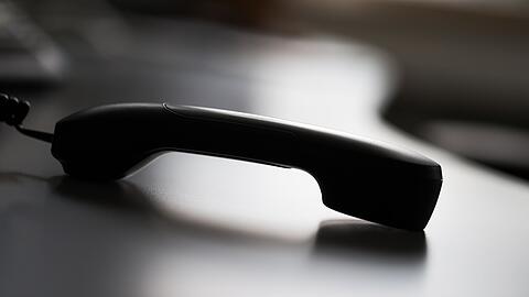 Telefonbetrüger haben es derzeit speziell auf chinesische Bürger abgesehen.