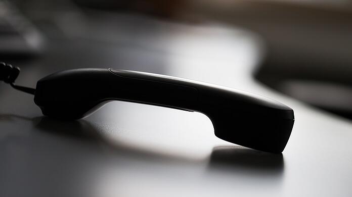 Telefonbetrüger haben es derzeit speziell auf chinesische Bürger abgesehen.