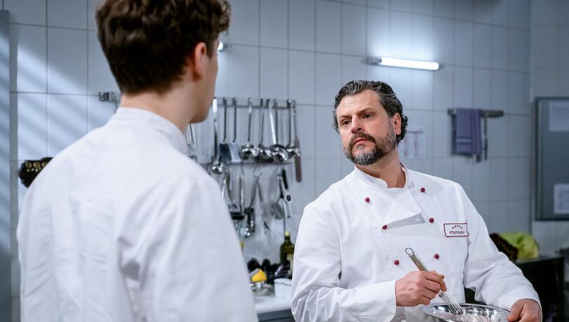 Sinan (Roberto Capasso, links) und Fernando (Manuel Cortez) sind bald als neue Figuren bei "Sturm der Liebe" dabei.