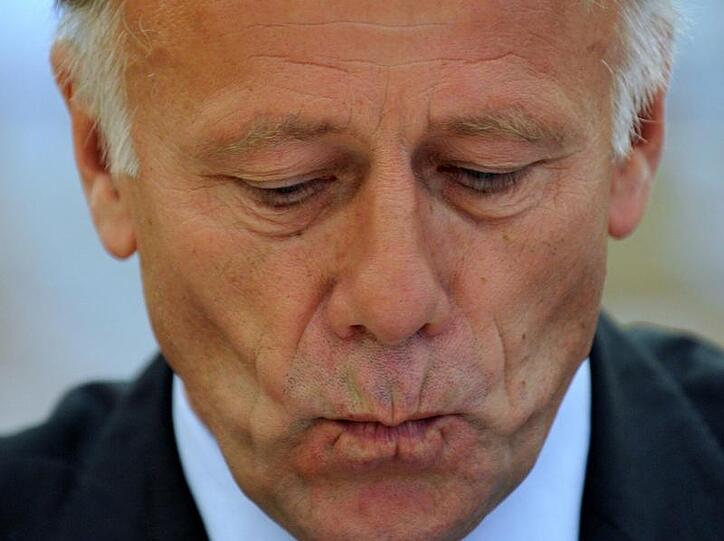 Jürgen Trittin ist in Hannover mit einer Torte beworfen worden.