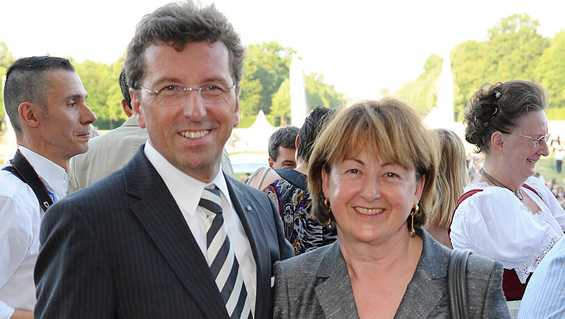 Der ehemalige Vorsitzende der CSU-Fraktion im Bayerischen Landtag, Georg Schmid, und seine Frau. Der ehemalige Vorsitzende der CSU-Fraktion im Bayerischen Landtag, Georg Schmid, und seine Frau.