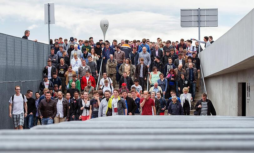 Champions League Finale 2013: Die Fans stürmen den Vorverkauf zum Public Viewing. Die Bilder vom Vorverkaufstart für die Allianz Arena