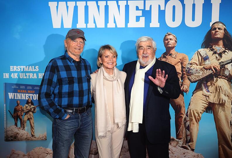 Terence Hill (l.), Uschi Glas und Mario Adorf bei der Matinee der technisch überarbeiteten 4K-Fassung von "Winnetou I" .