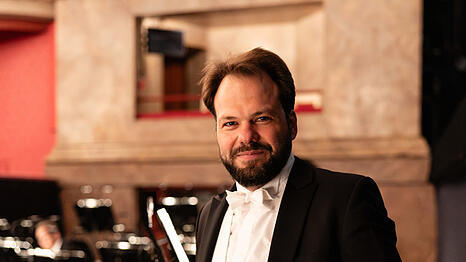 Petr Popelka im Orchestergraben des Nationaltheaters.