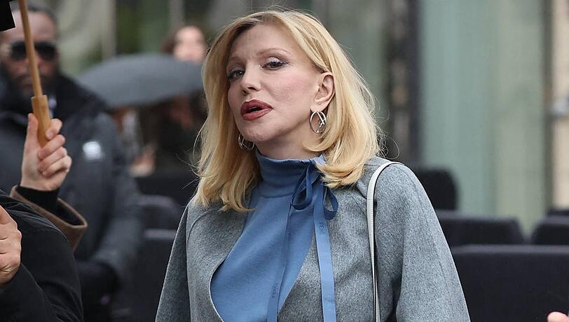 Courtney Love hat über eine schwere Gesundheitskrise gesprochen. Courtney Love hat über eine schwere Gesundheitskrise gesprochen.